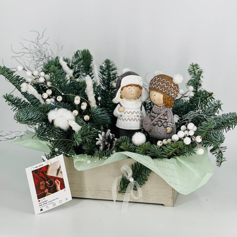 Hvojnaya kompozitciya iz nobilisa s novogodnim dekorom i suvenirom, standart