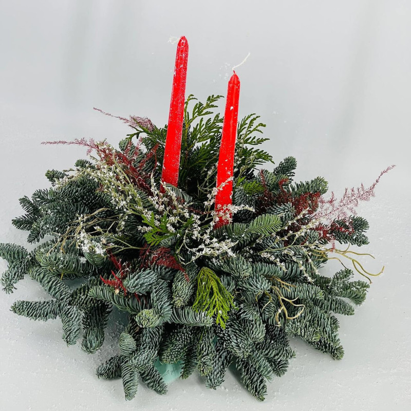 Novogodnij buket na stol so svechami iz natural_nogo nobilisa, standart