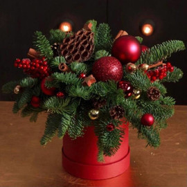 Novogodnij buket iz vetok natural_noj hvoi nobilis