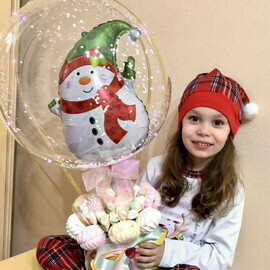 Сладкий букет на Новый год. Зефирный букет с шаром баблс