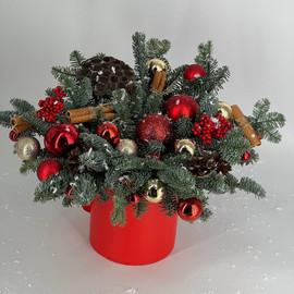 YArkij buket iz natural_noj hvoi nobilis na Novij god