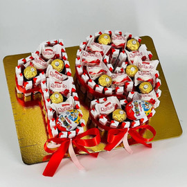 Tort tcifra iz kinder shokoladok i konfet