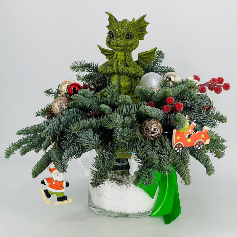 Novogodnyaya kompozitciya iz nobilisa na stol v stekle s denezhnim drakonchikom, standart