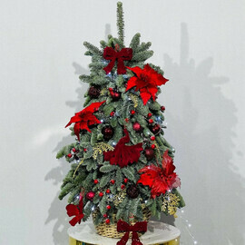 Новогодняя ёлка из натуральной хвои нобилис 110 см с красным декором