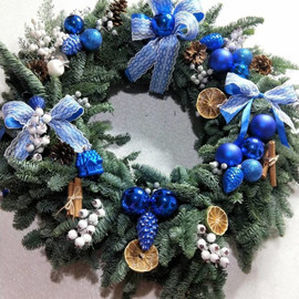 Венок из Нобилиса с игрушками