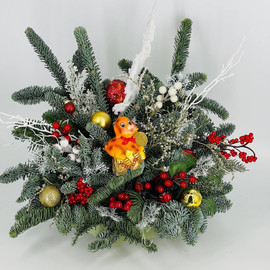 Nastol_naya kompozitciya iz natural_nogo nobilisa na Novij god