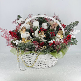 Bol_shaya korzina na Rozhdestvo s nobilisom svechoj i angelochkami