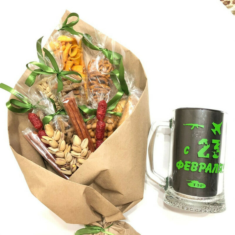 Мужской букет 23 Февраля из снеков орехов и колбасок, стандартный