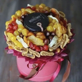 Suhofrukti v korobke s myodom