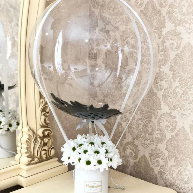 Ромашки в шляпной коробке с шаром баблс, стандартный