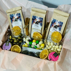 Сладкий подарок с чаем и мёдом набор №4. Чайный бокс с орехами