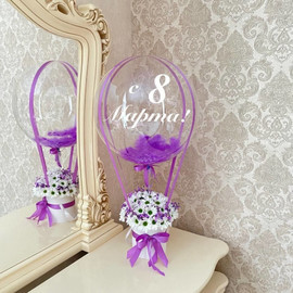 Букет белых хризантем с шаром баблс  на 8 Марта