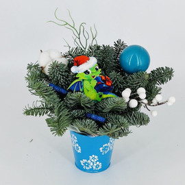 Zimnij novogodnij buket na stol iz nobilisa