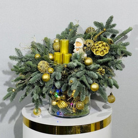 Новогодний букет из натуральной хвои нобилиссо свечами