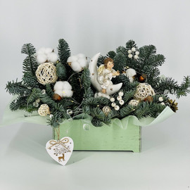 Новогодний букет композиция из хвои нобилис с фигуркой Ангел