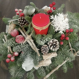 Рождественская  композиция со свечой из веток натурального нобилиса