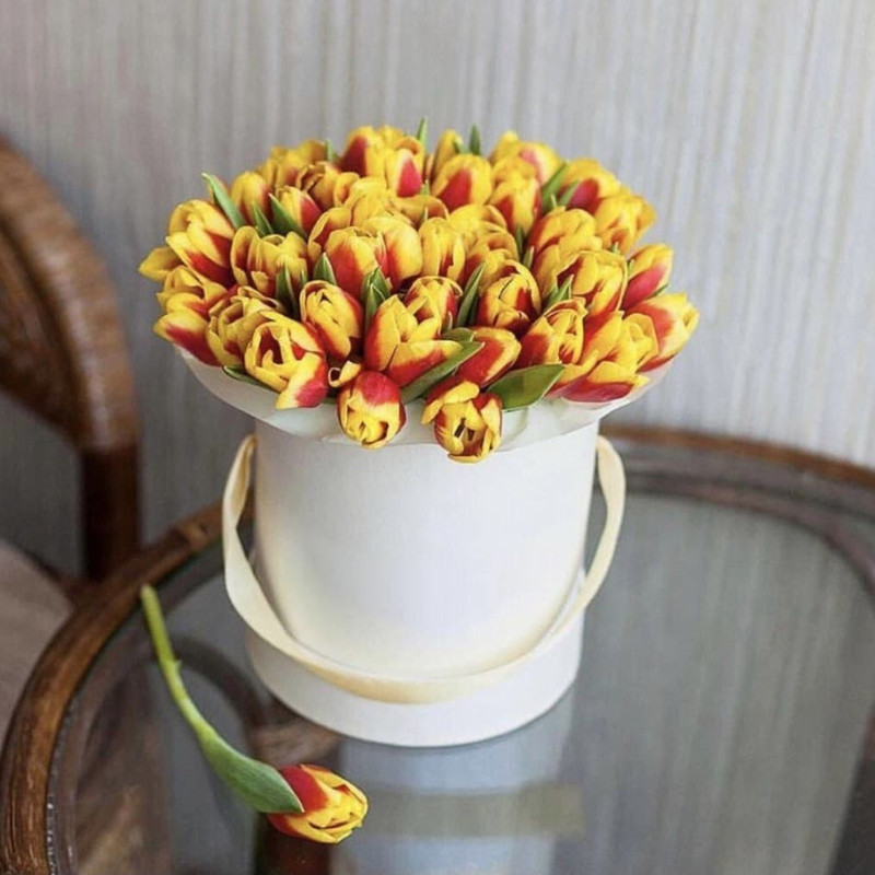 Тюльпаны в шляпной коробке, стандартный