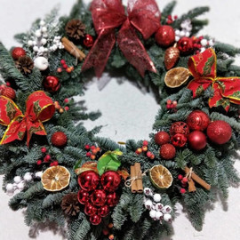 Novogodnij venok na dver_ iz nobilis 70 sm