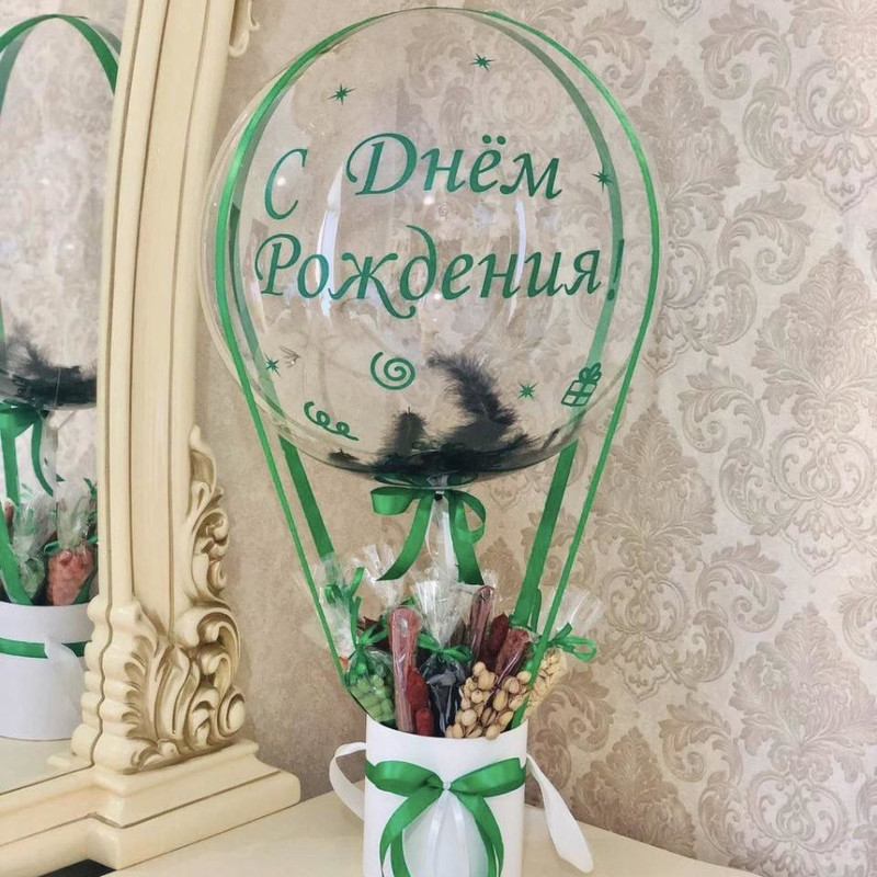 Muzhskoj buket iz snekov i kolbasok s sharom babls, standart