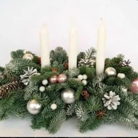 Хвойная композиция со свечами из натурального нобилиса