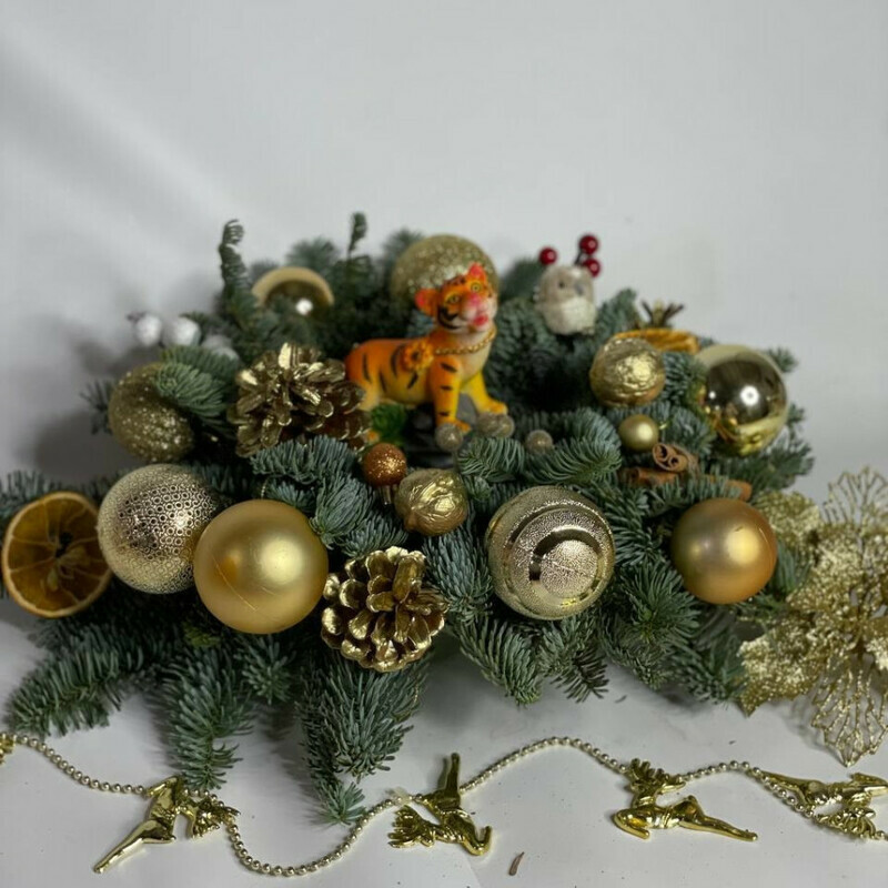 Rozhdestvenskaya kompozitciya iz nobilisa, standart