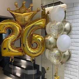 Nabor vozdushnih sharov s tciframi i koronoj