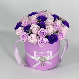 Rozi iz mila v korobke