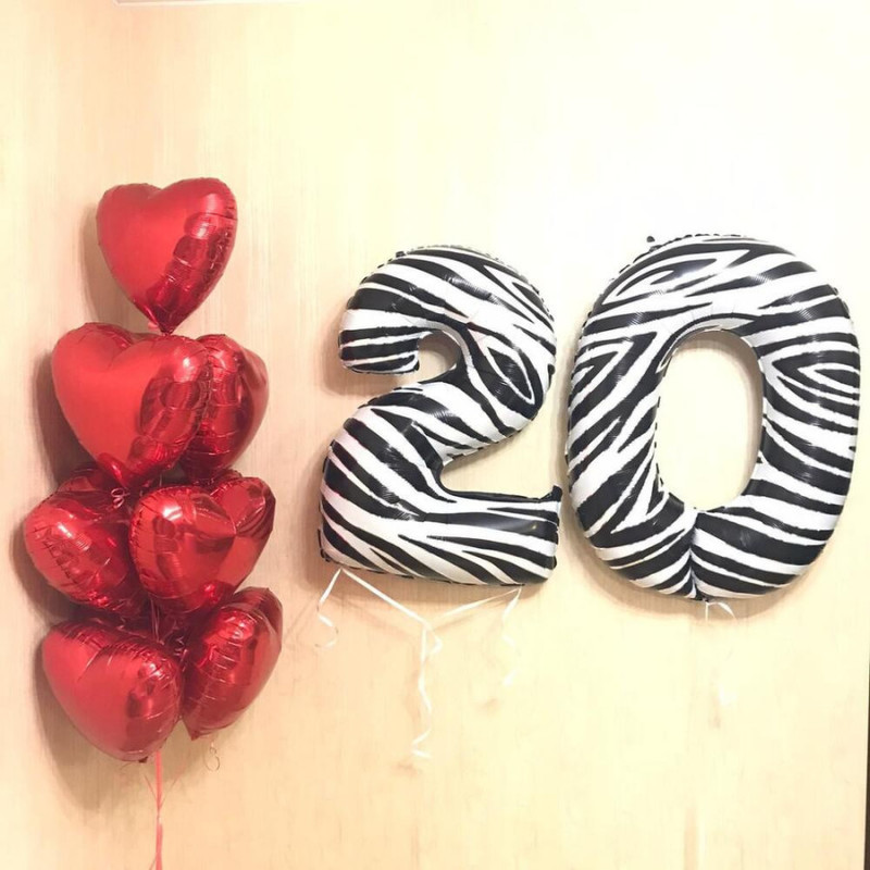 Vozdushnie shari s tciframi zebra. Krasnie serdechki, standart