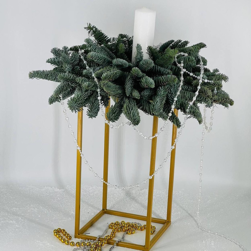 Stojka s nobilisom i svechoj dlya ukrasheniya inter_era, standart