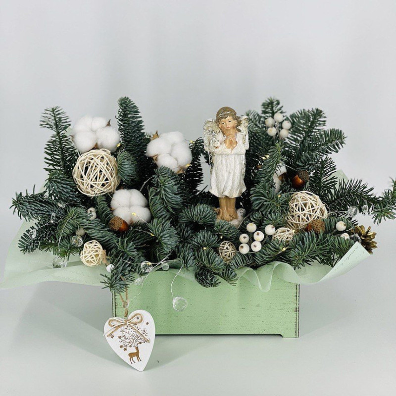 Новогодняя композиция из живого нобилиса в деревянном ящике, стандартный