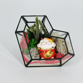 Florarium brilliantovoe serdtce s figurkoj Maneki Neko