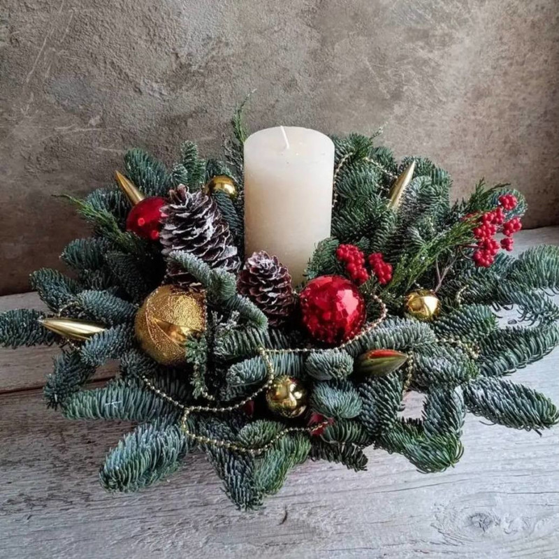 Rozhdestvenskaya kompozitciya so svechoj iz natural_nogo nobilisa, standart