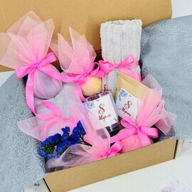 Подарочный спа набор на 8 марта. Соль для ванны, свеча ручной работы в стакане, полотенце