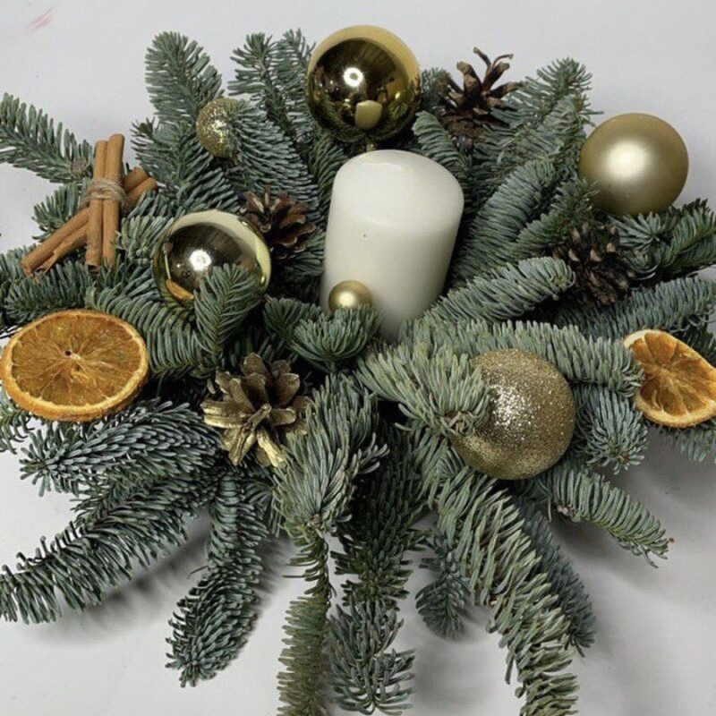 Zimnyaya kompozitciya so svechoj iz nobilisa, standart