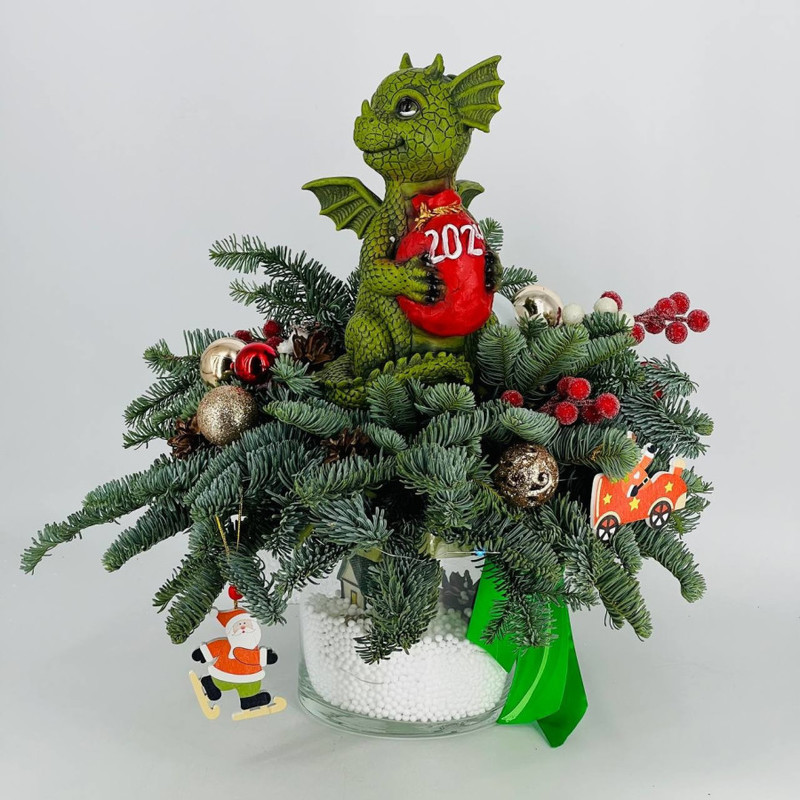 Novogodnij buket iz nobilisa v stekle s suvenirom "Drakon s meshkom podarkov", standart