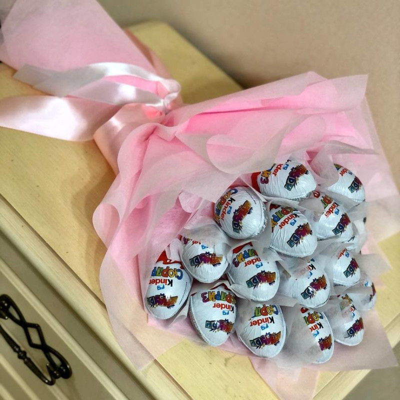 Сладкий букет из 17 киндеров, стандартный