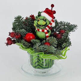 Новогодний букет из нобилиса в кружке с драконом