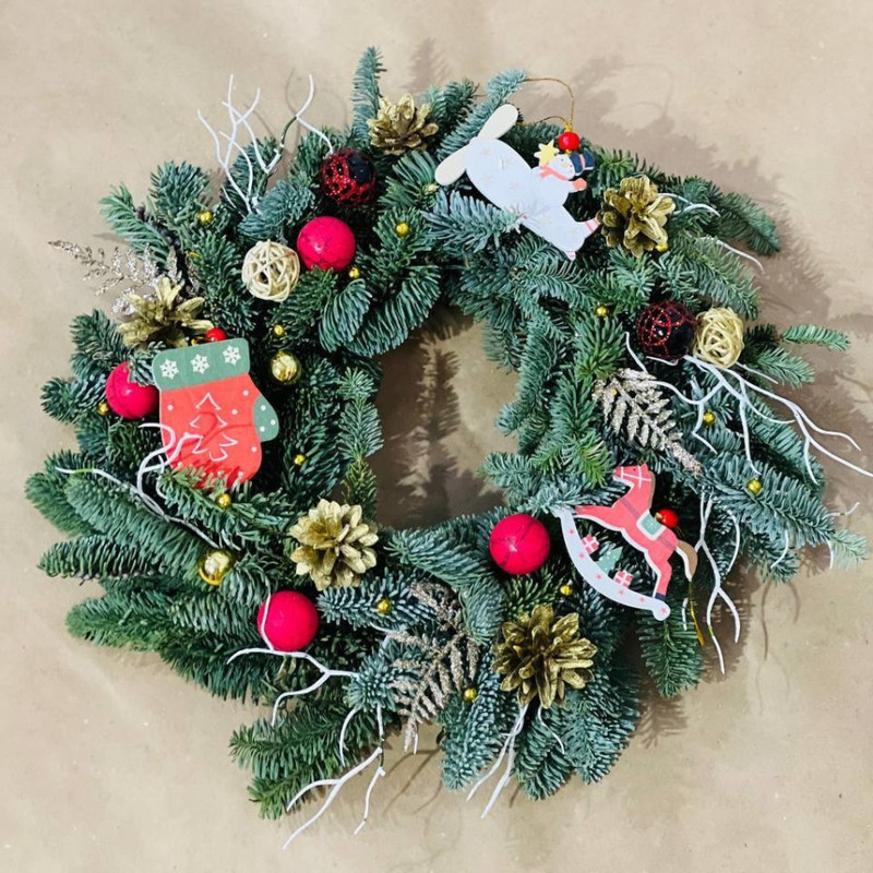 Рождественский венок на дверь из живой хвои нобилис 30 см, стандартный