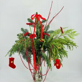 Интерьерный букет из натуральной хвои с герберами. Нобилис, кипарис, можжевельник, гениста, мережка