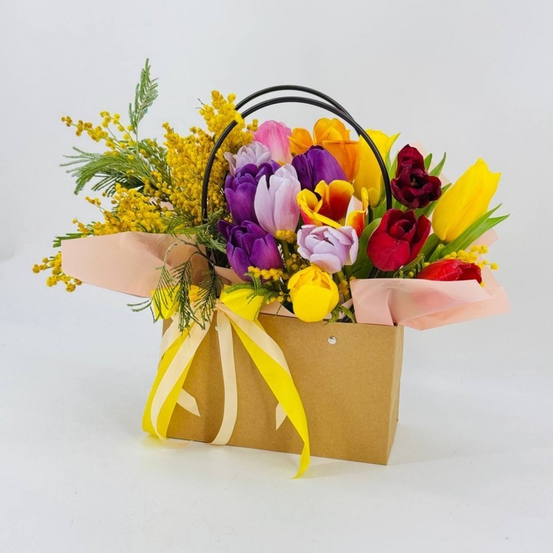 Букет тюльпанов с ароматной мимозой в сумочке, стандартный