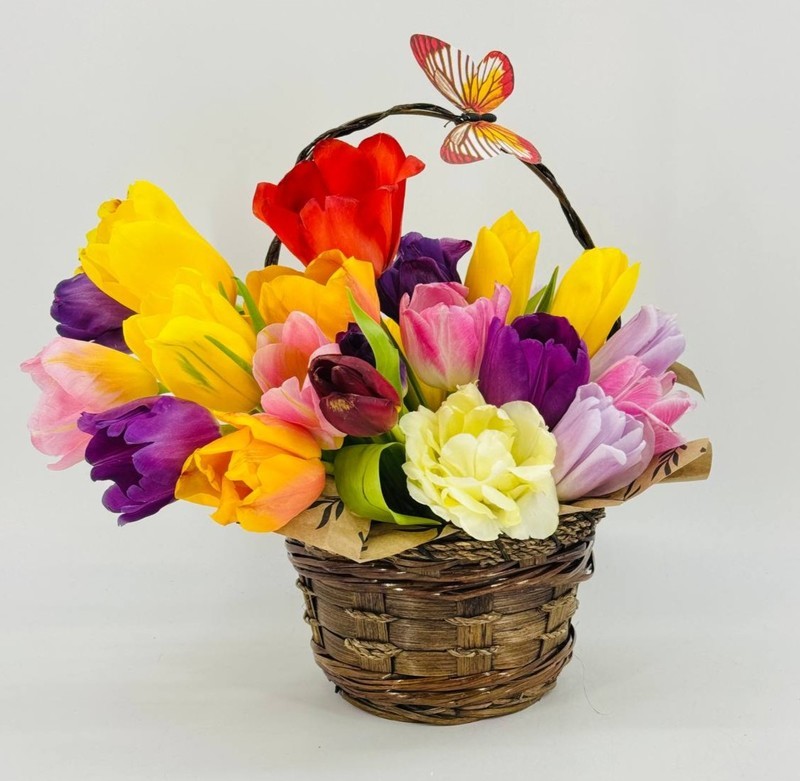 Korzinka s tyul_panami. Buket iz 21 tyul_pana v korzine, standart