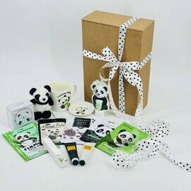 Podarochnij nabor, b_yuti boks "Panda" s myagkoj igrushkoj i kruzhkoj. Kosmeticheskij nabor na 14 fevralya