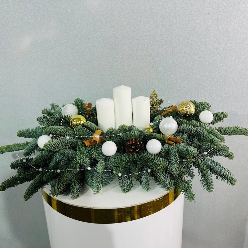 Rozhdestvenskaya kompozitciya inter_ernaya so svechami iz nobilisa, standart