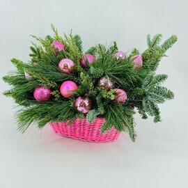 Новогодняя композиция, букет из натуральной хвои нобилис в плетёном кашпо