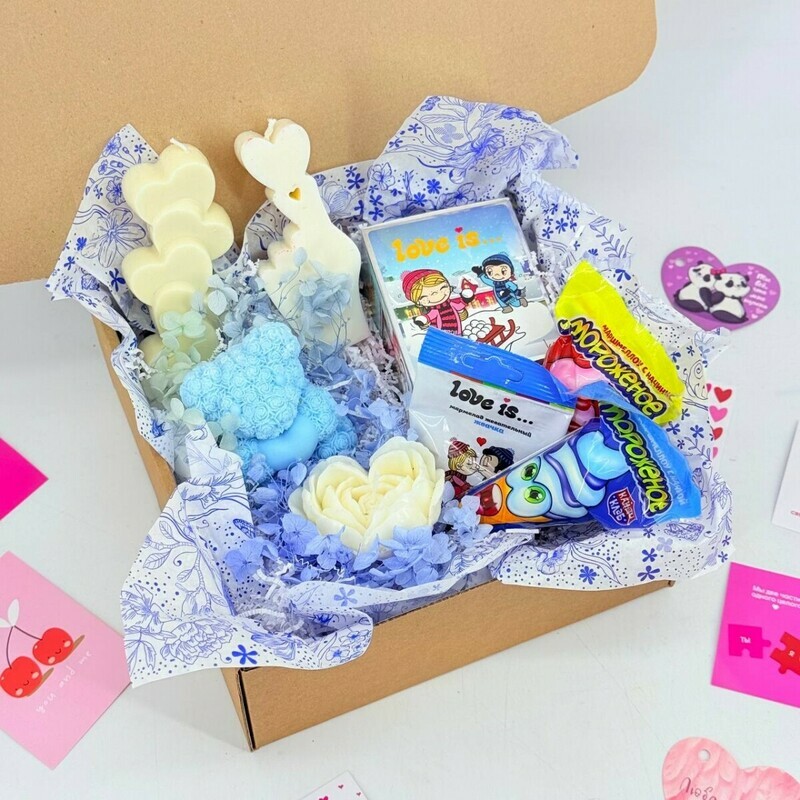 Подарочный набор Love is для любимой девушки, женщины на 14 февраля. Свечи ручной работы и сладости, стандартный