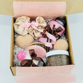 Podarochnij nabor spa dlya relaksa. Uhodovaya kosmetika dlya vanni. Sol_ dlya vanni, svecha ruchnoj raboti