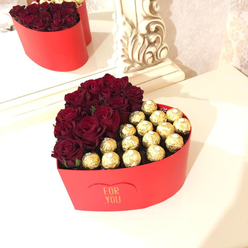 Сердце с розами и конфетами Ферреро Роше, стандартный