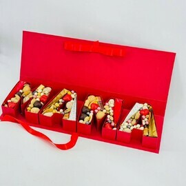 Подарок любимой маме. Чайный набор с орехами, шоколадками в коробке Мама. Подарок на 8 марта