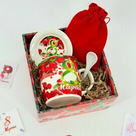 Подарок на 8 марта. Подарочный набор керамическая кружка с ложкой, блюдцем и элитный чай в мешочке