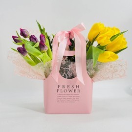 Buket iz 15 tyul_panov v rozovoj sumochke